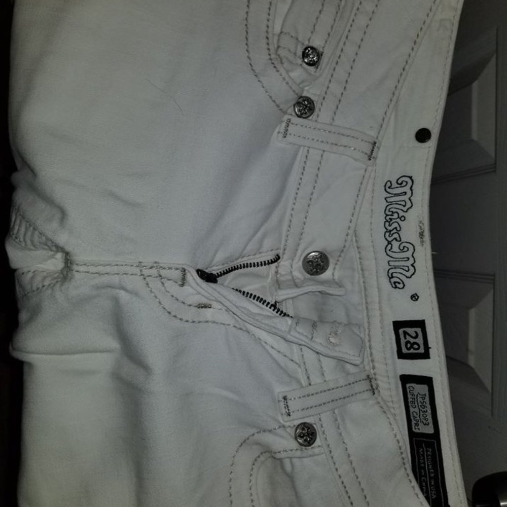 Miss Me White Capris Size 28